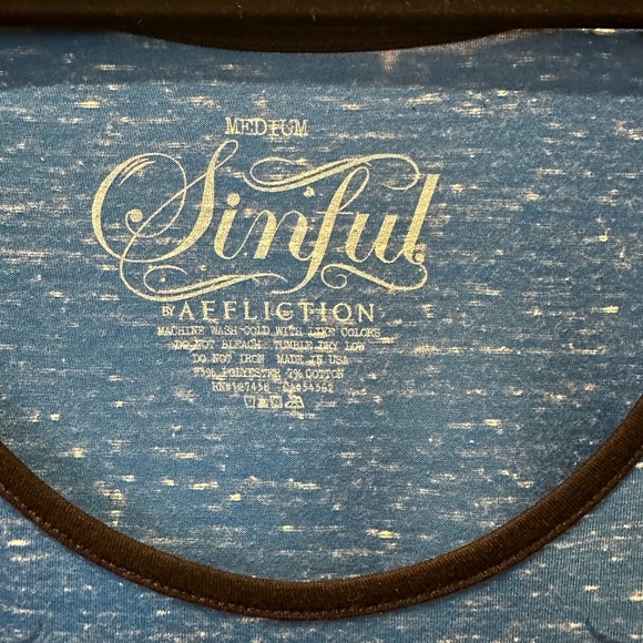 SINFUL BY AFFLICTION WOMEN’S CRYSTAL EMBELLISHED TEE.  SIZE MEDIUM. - Picture 4 of 4